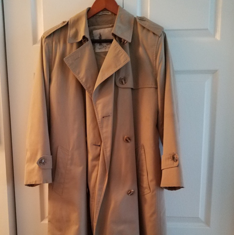 Vintage Misty harbor trenchcoat